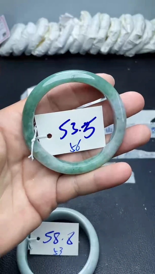 未镶嵌手镯翡翠56