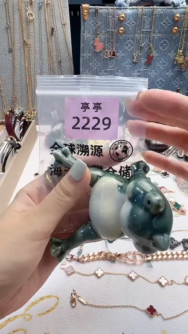 瓷片吉*彧贤聚宝阁彧贤聚宝阁