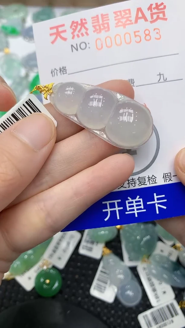 翡翠18K金镶嵌颈饰11111111111