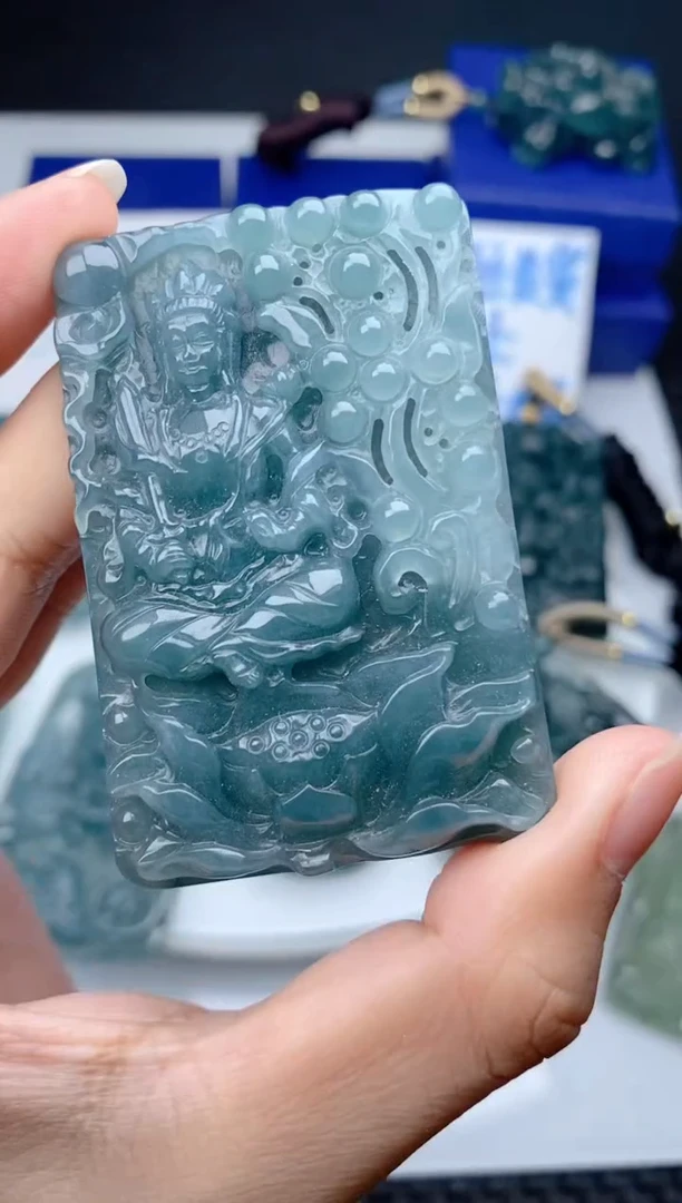翡翠未镶嵌颈饰