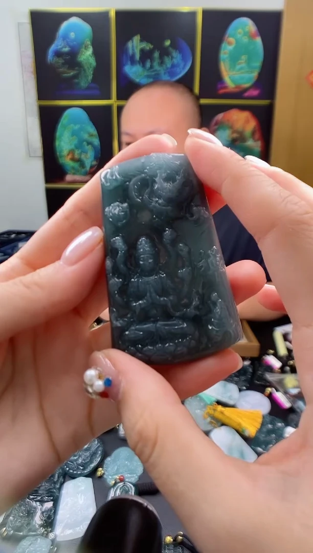 翡翠未镶嵌颈饰多样性发其一