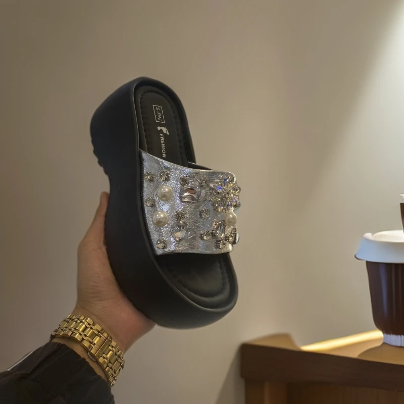 2025新疆最新款凉鞋