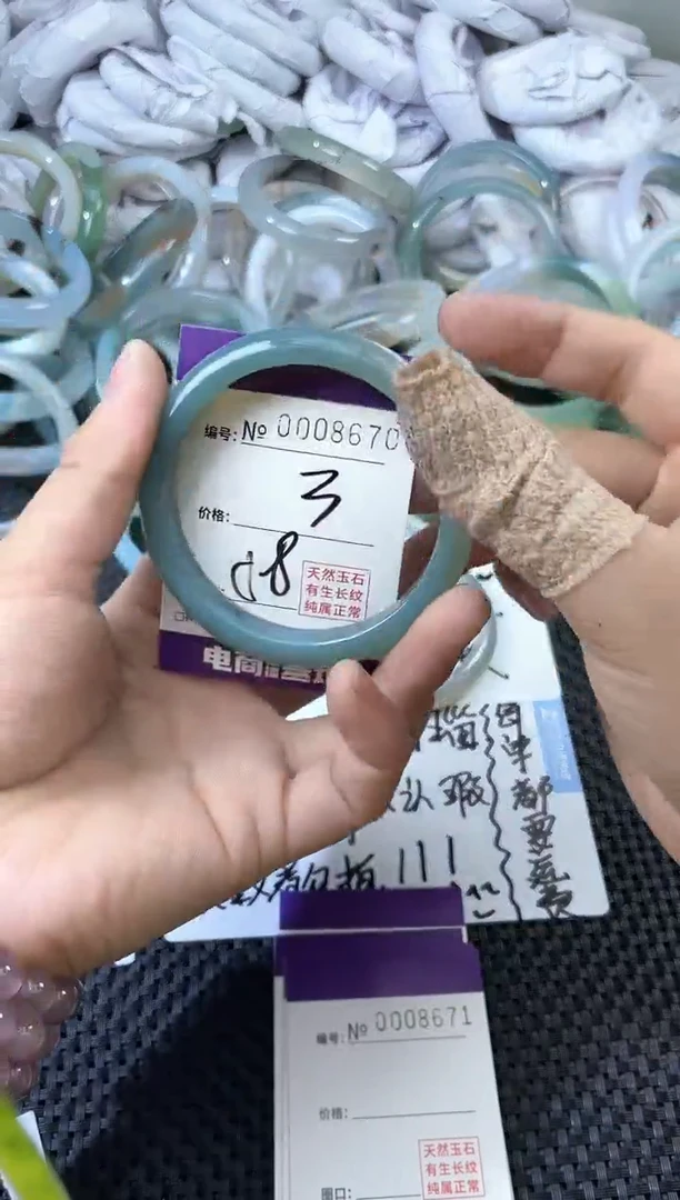 玛瑙/玉髓手镯未镶嵌8670