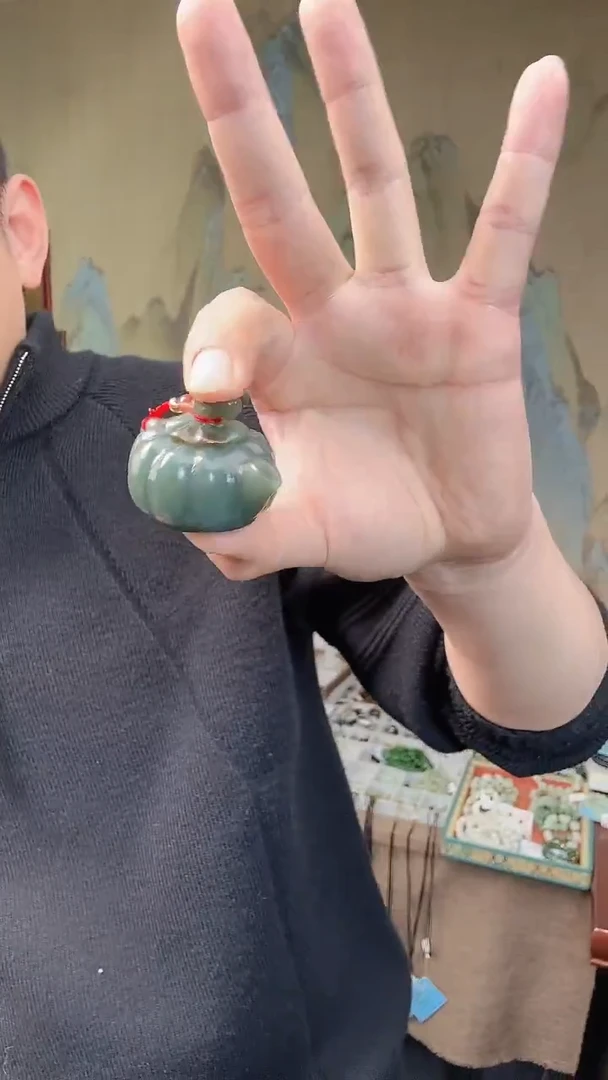 颈饰未镶嵌和田玉.