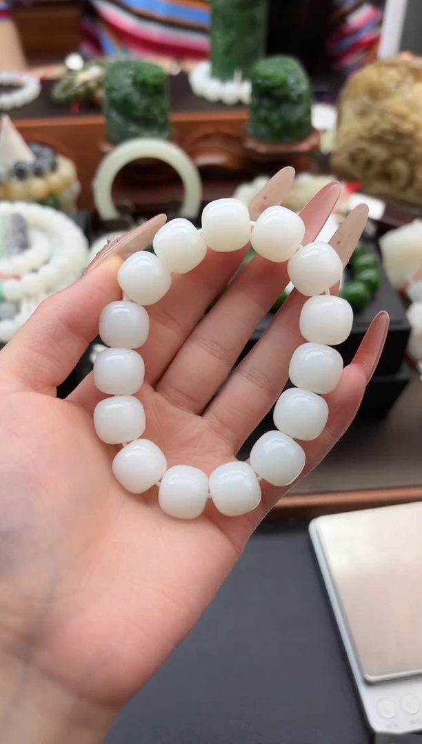 未镶嵌手串和田玉董小姐推荐 多样性发货 拍一发一tt14