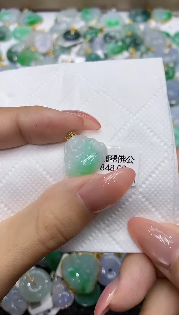 颈饰18K金镶嵌翡翠111111111111