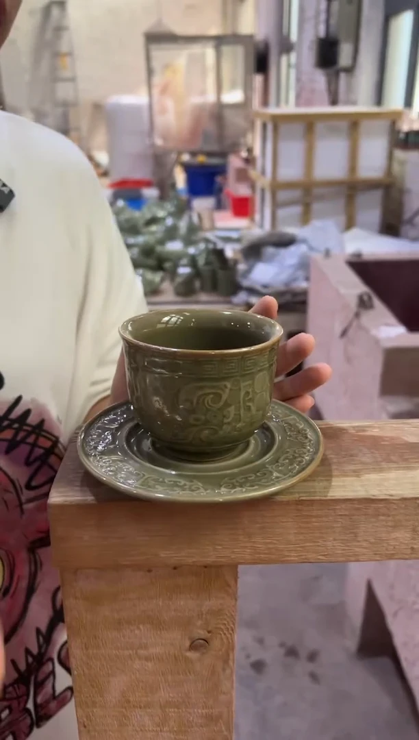 耀州窑青瓷饕餮纹缸杯+杯垫