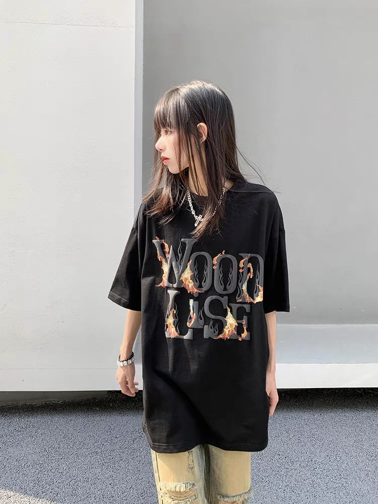 番茄园877 美式复古火焰字母发泡印花高街T恤