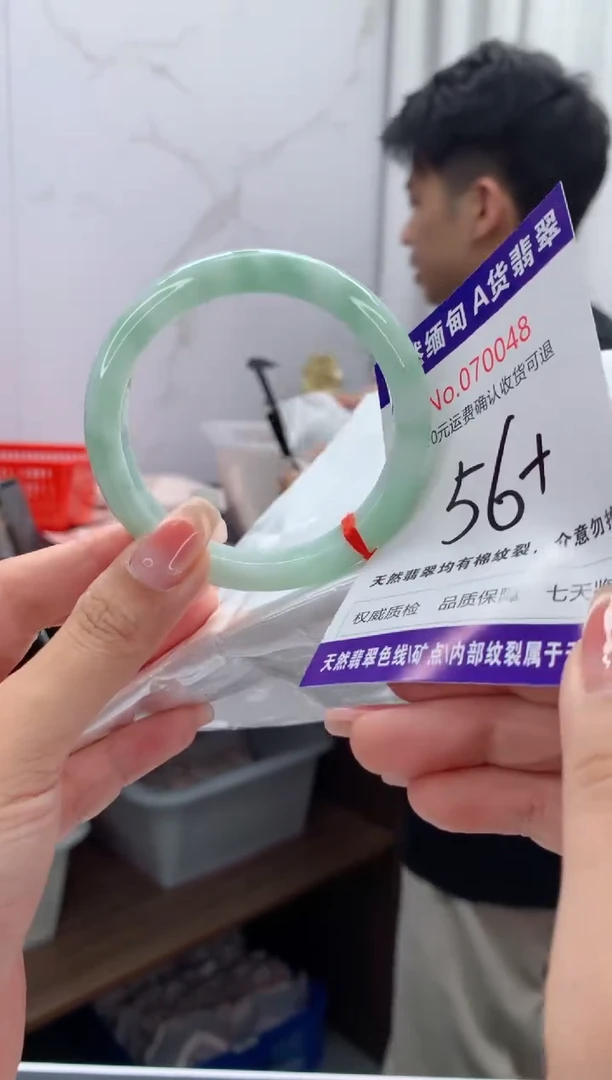 翡翠手镯未镶嵌有纹，完美者勿拍