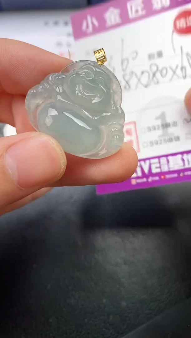 颈饰18K金镶嵌翡翠杨*娘挂件