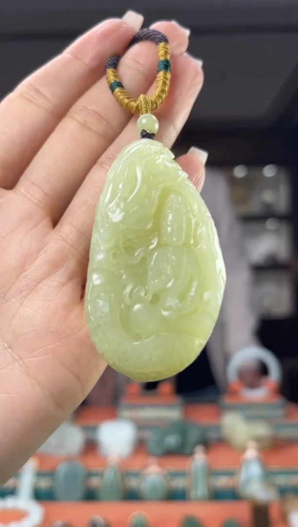 颈饰未镶嵌和田玉佩佩