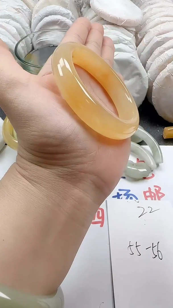 石英质玉手镯未镶嵌22+5556