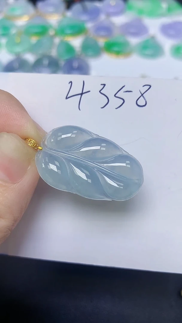 翡翠18K金镶嵌颈饰天然缅甸翡翠A货