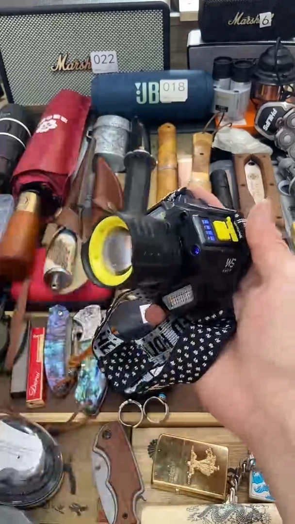 瓷片闪购商品  如图所示