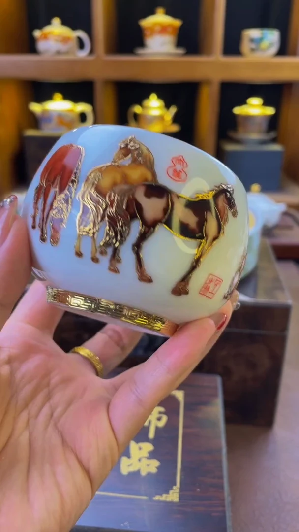 八骏马羊脂玉鎏金主人杯