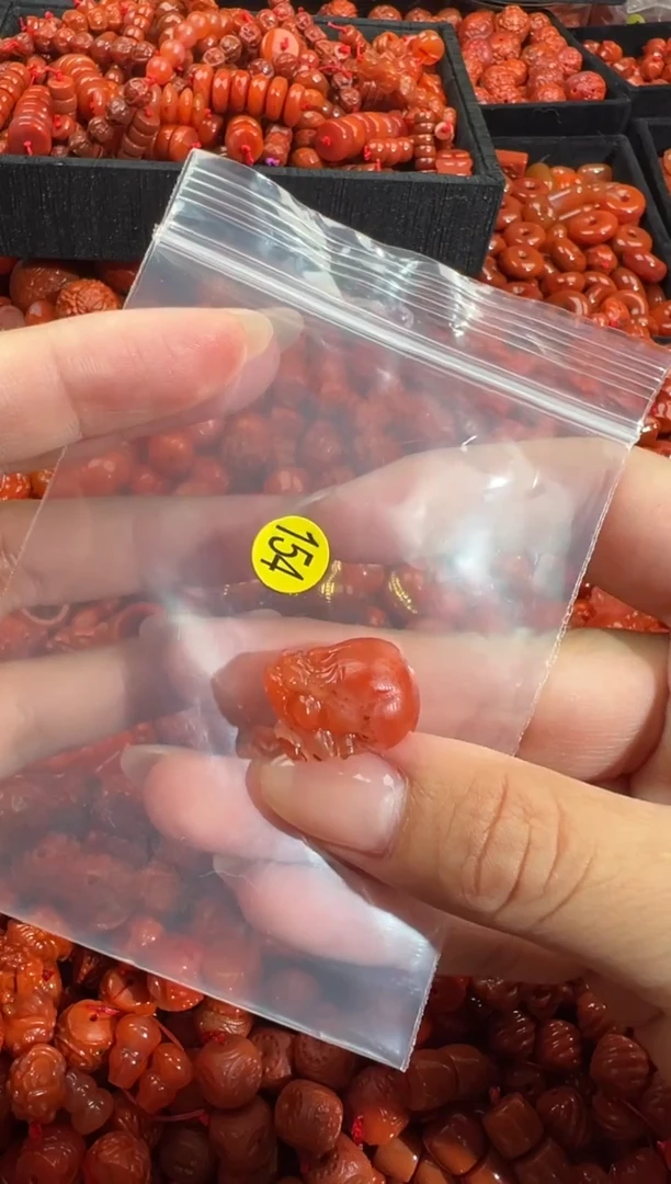 南红玛瑙未镶嵌颈饰1