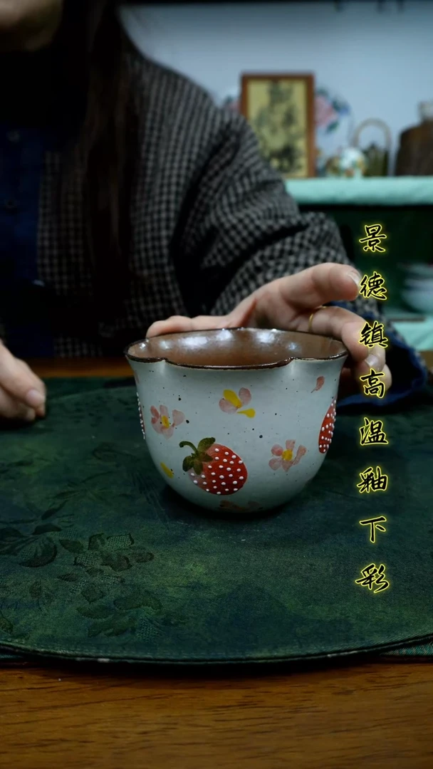 盘景德镇高温瓷（花口杯）