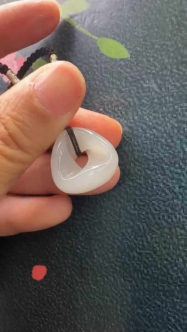 和田玉未镶嵌颈饰吊坠