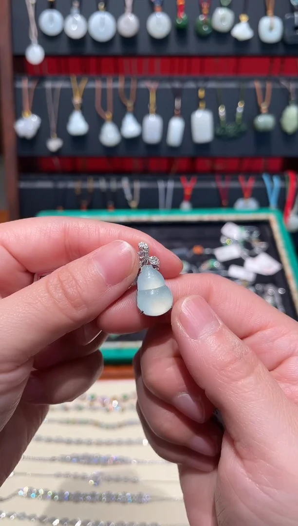 颈饰银S925镶嵌翡翠葫芦吊坠