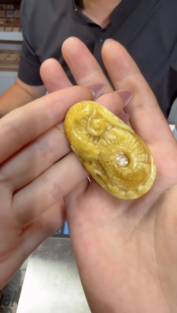 未镶嵌颈饰琥珀蜜蜡吊坠