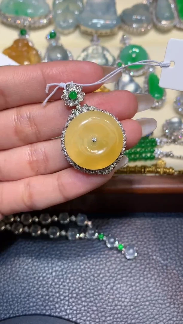 颈饰18K金镶嵌翡翠1