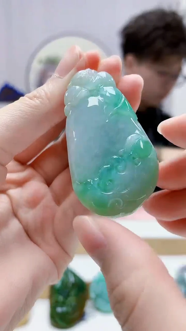 未镶嵌定制翡翠4688zm-毛货挂件22瓜