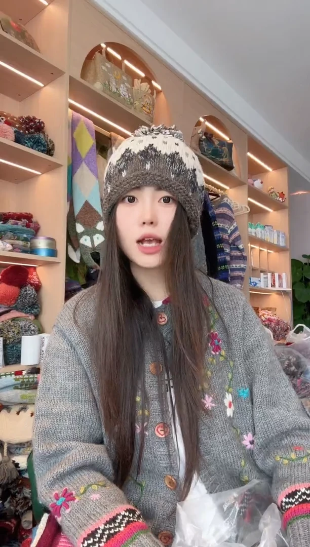 羊毛灰色单球帽