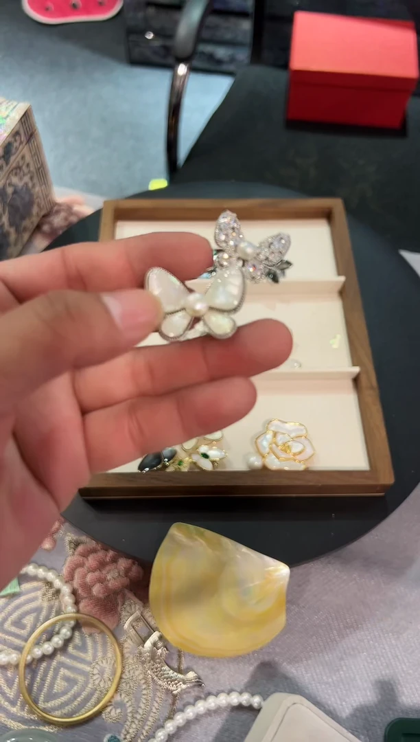 胸针·弘贝雅螺钿漆器文化馆