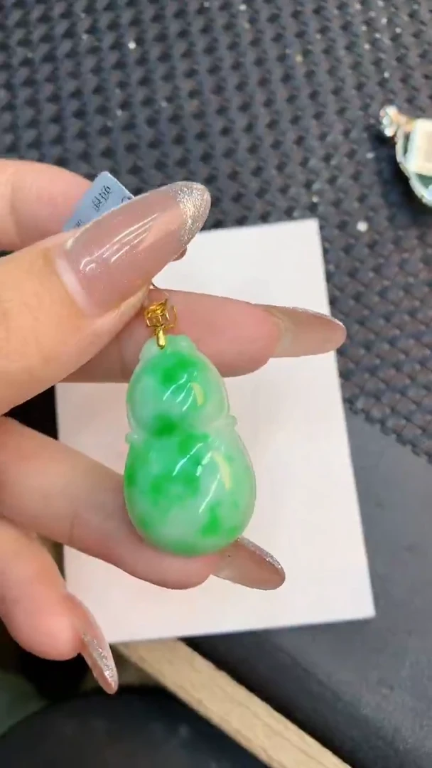 颈饰18K金镶嵌翡翠1