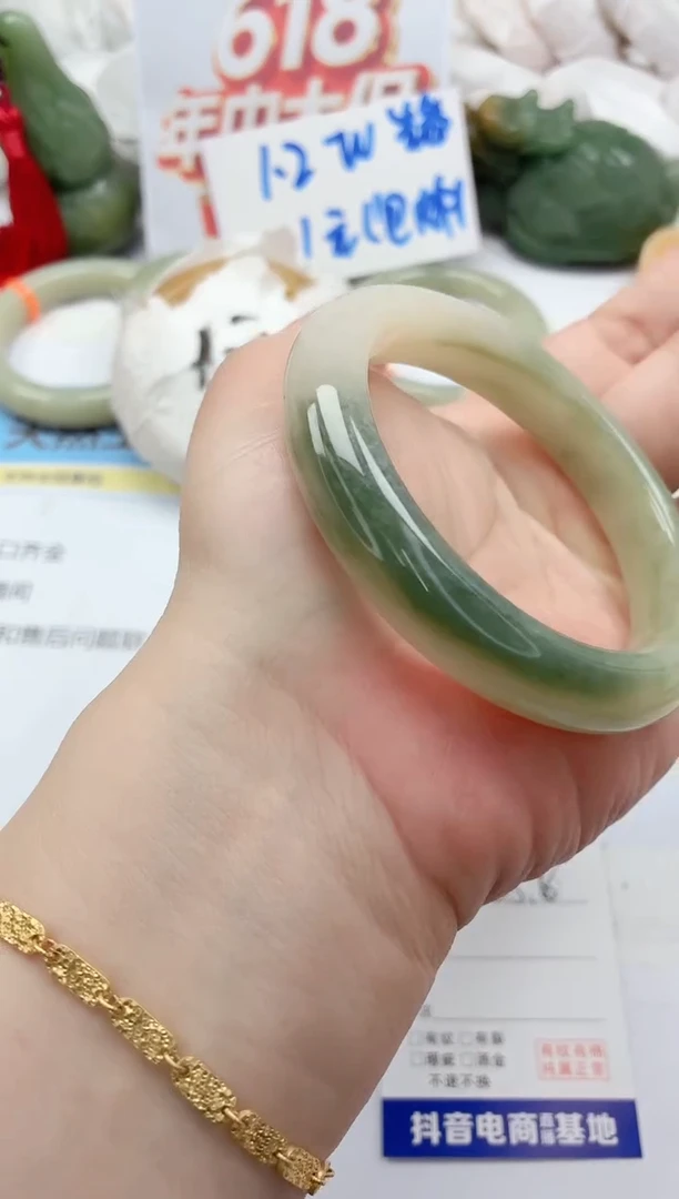 石英质玉手镯未镶嵌312/55.8