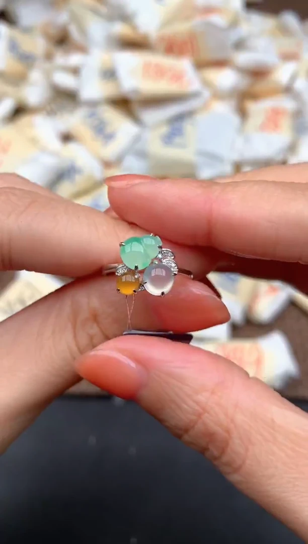 18K金镶嵌挂件翡翠1