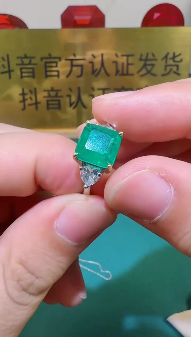 18K金镶嵌戒指祖母绿1