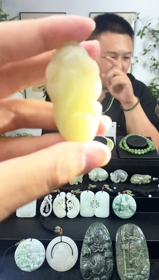 和田玉未镶嵌颈饰1