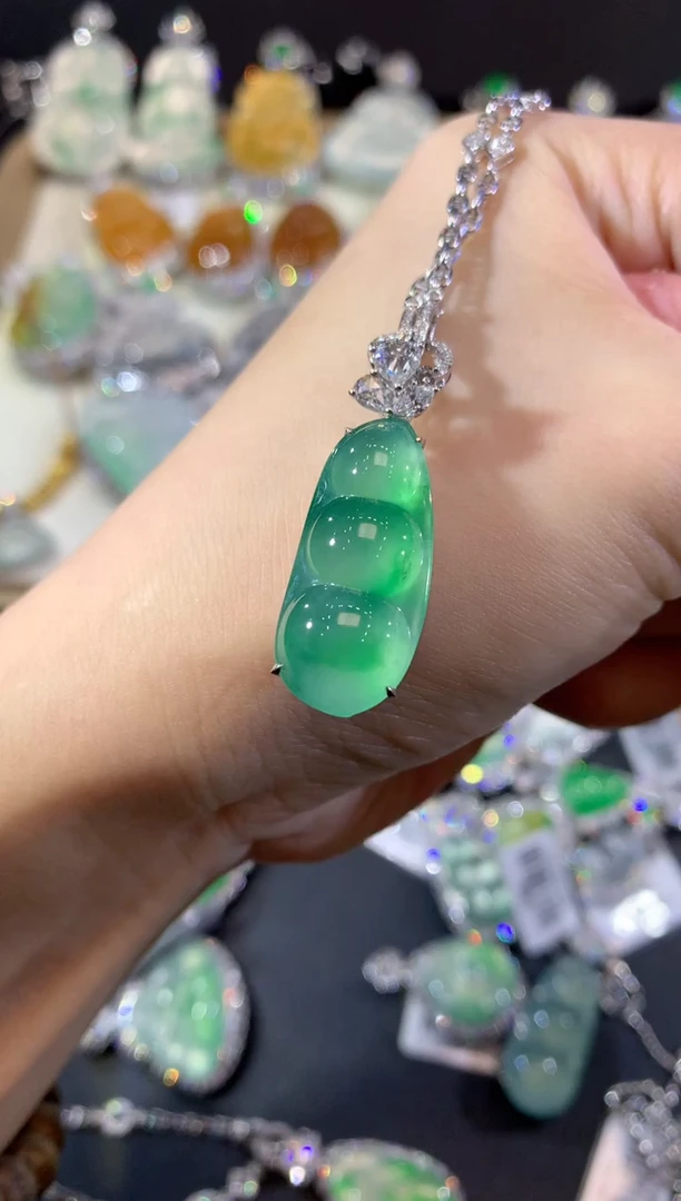 吊坠(不含链)18K金镶嵌翡翠164-豆子（不含链扣