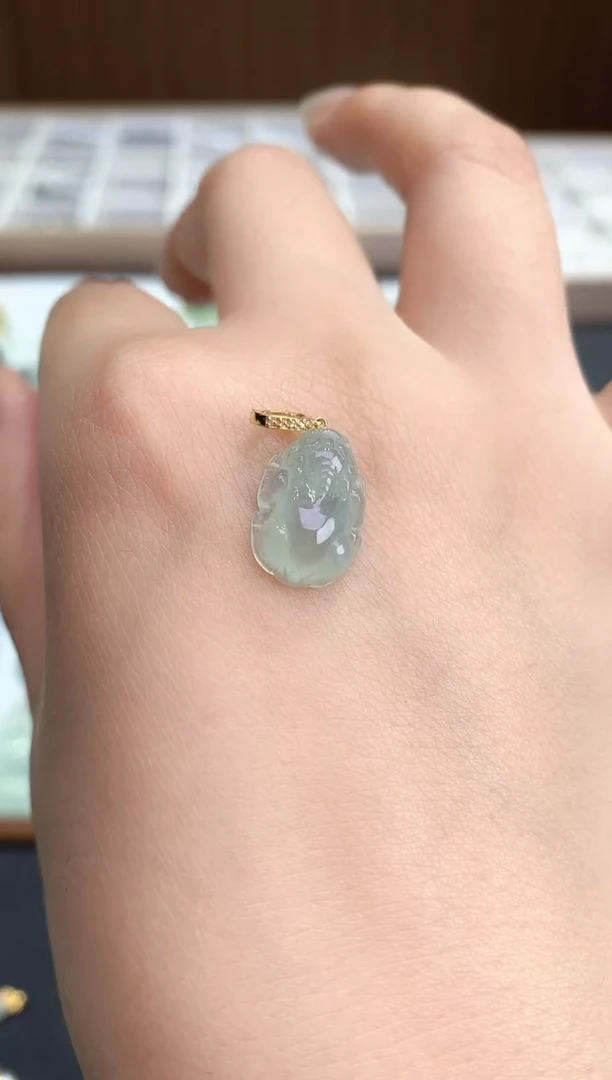 颈饰18K金镶嵌翡翠2025110405