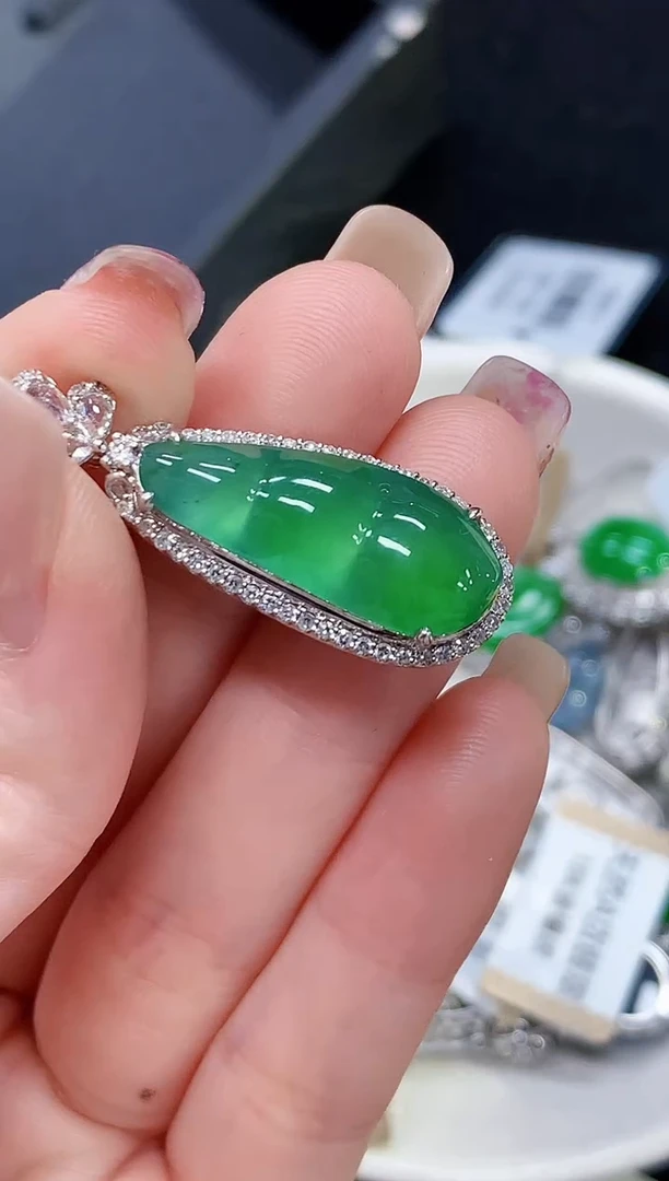 吊坠(不含链)18K金镶嵌翡翠ZJ多样性发货