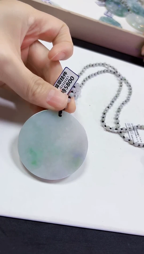 颈饰未镶嵌翡翠挂件