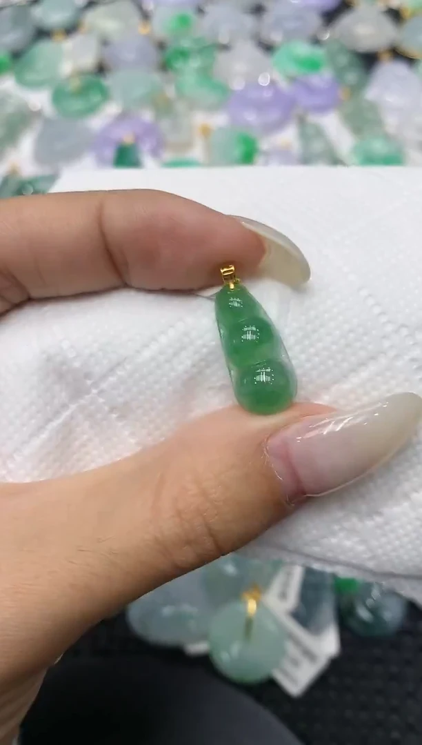 颈饰18K金镶嵌翡翠11111111111