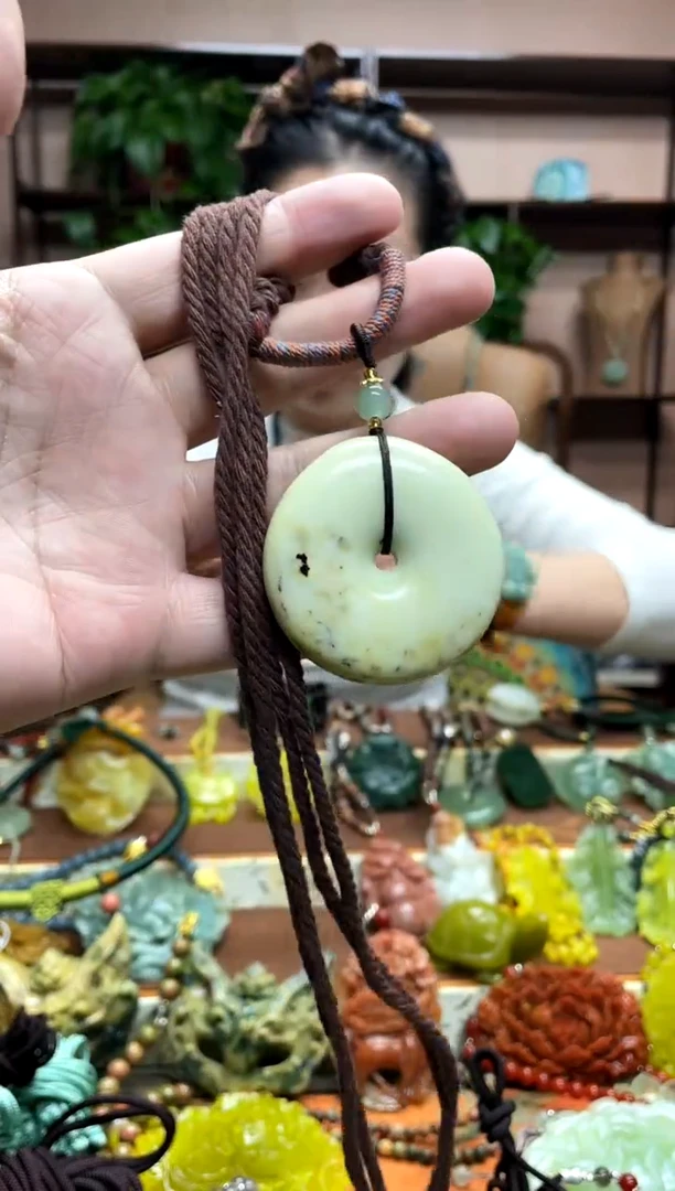 未镶嵌岫玉颈饰高**攀·