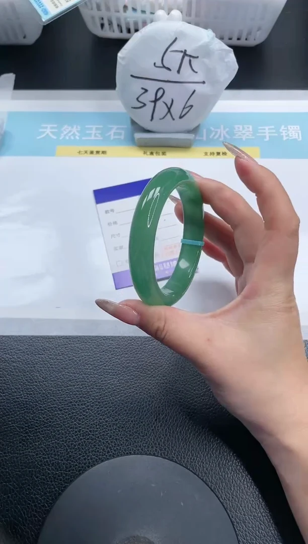 【闪购商品】石英质玉手镯未镶嵌18S48-58
