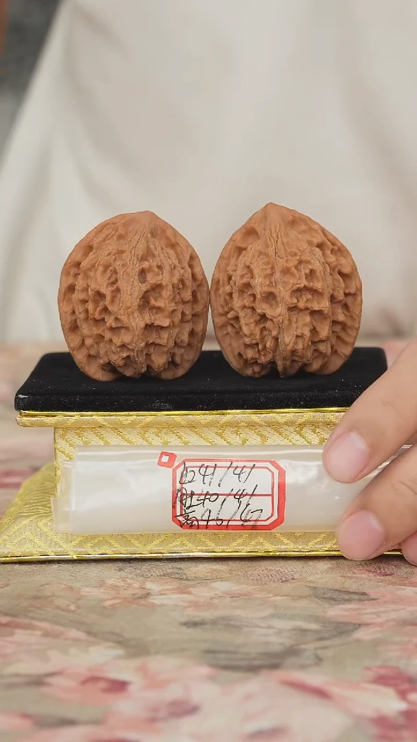 文玩核桃把件龙纹官帽