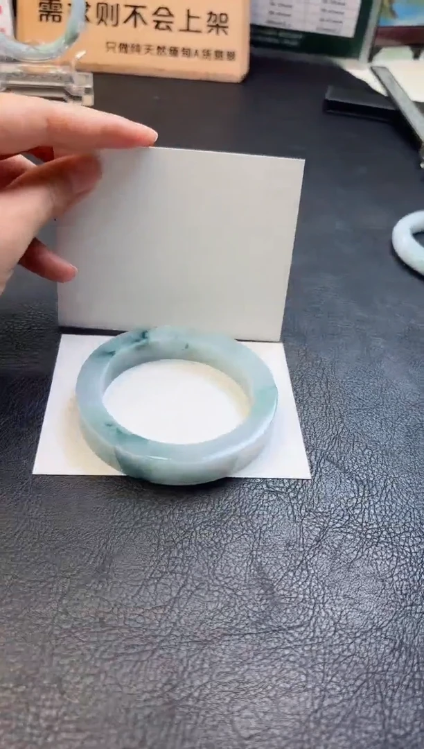 定制翡翠手镯未镶嵌时****?手镯