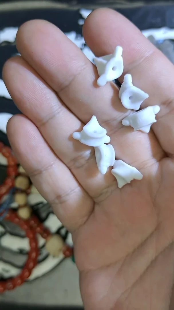 石英质玉未镶嵌颈饰35白小蛇单孔三个一组多样性发货发其一
