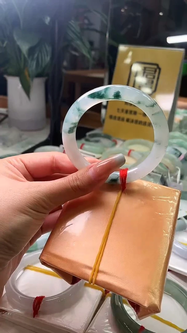 翡翠手镯未镶嵌冰飘花圆条 56 57 28