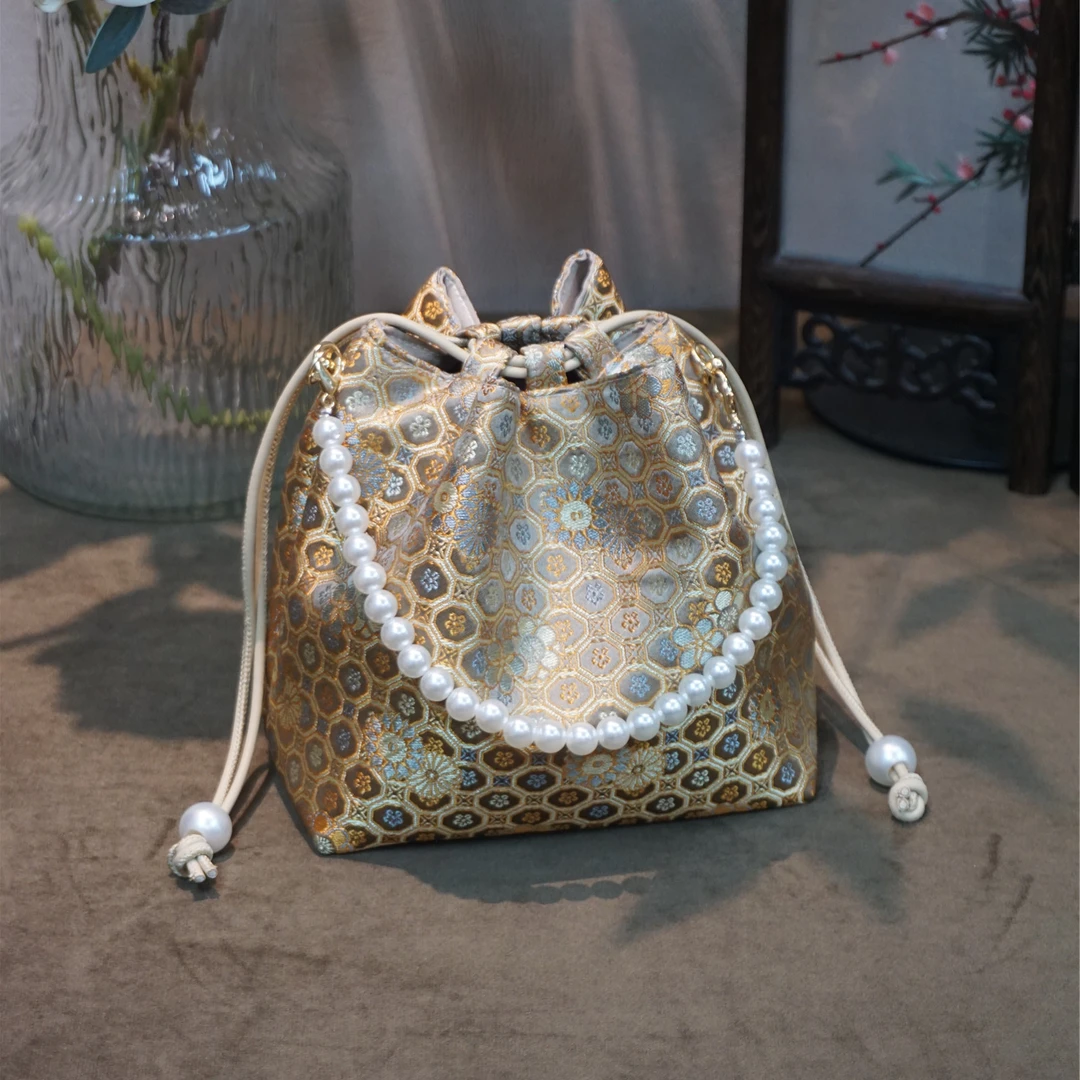 复古抽绳水桶蚕丝织锦缎龟背金雏菊新中式珍珠链条斜挎包