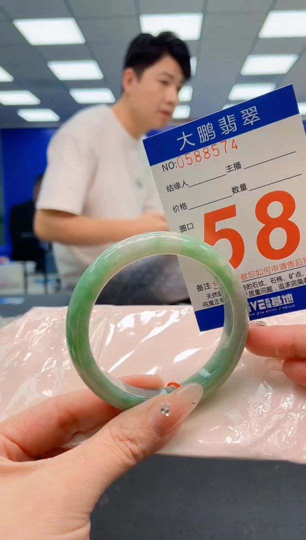 翡翠手镯未镶嵌AAAAAAAAA