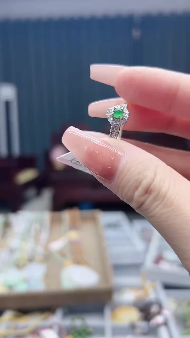 翡翠戒指未镶嵌翡翠戒指