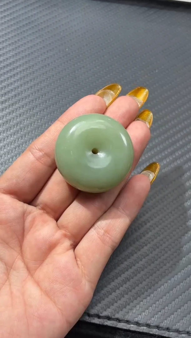 颈饰未镶嵌和田玉若羌李保国矿青白平安扣微色差