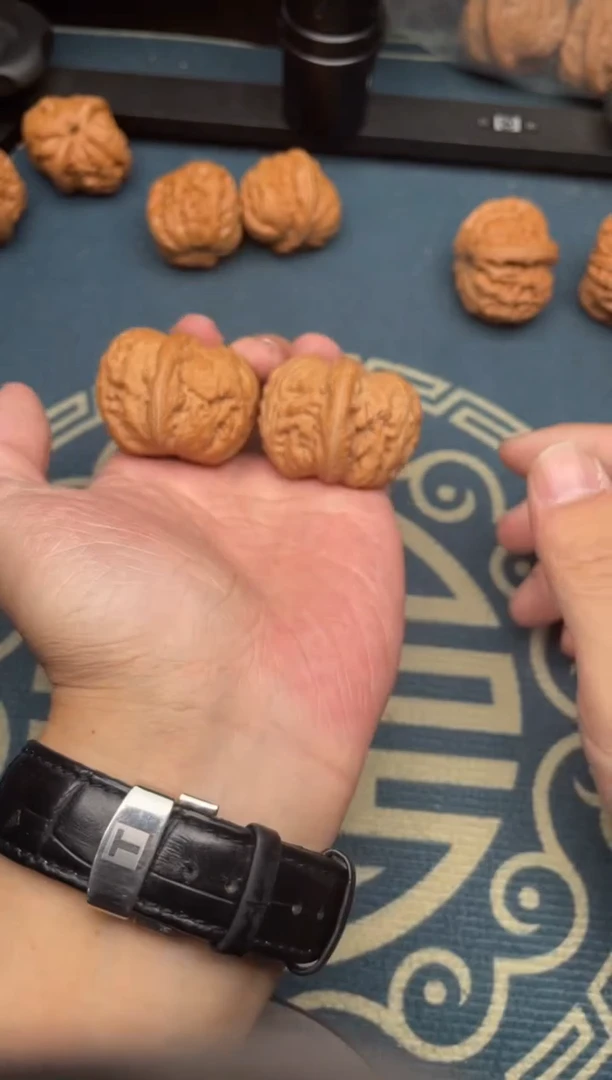 文玩核桃吊坠元宝保35