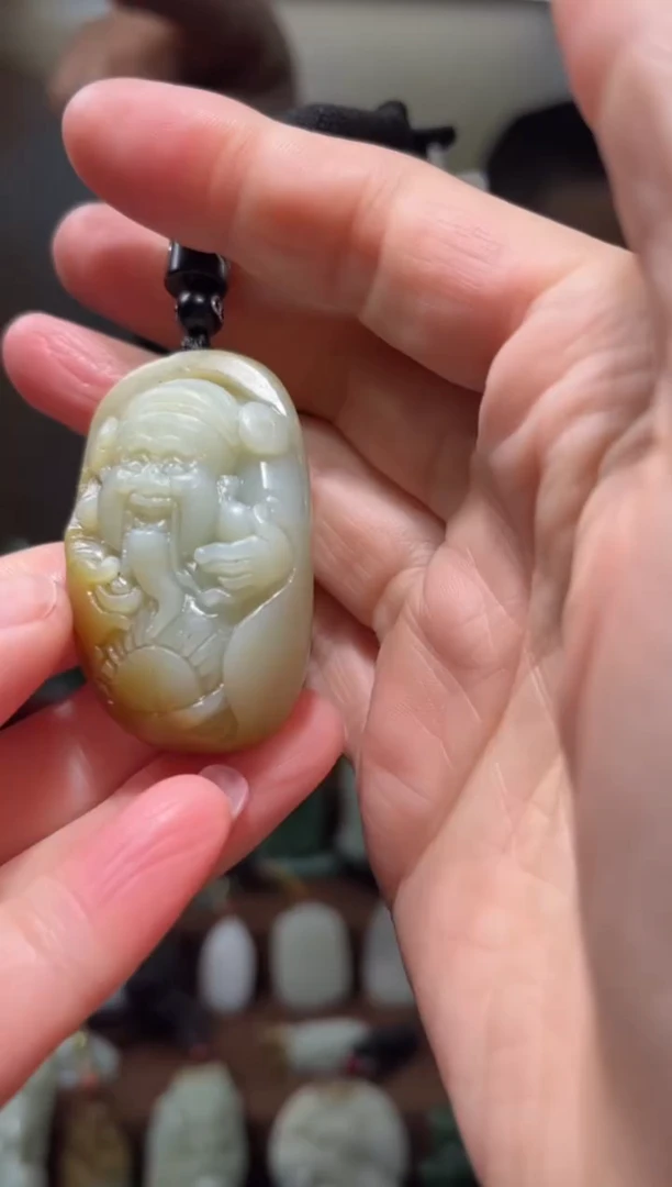 颈饰未镶嵌和田玉.